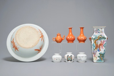 Une petite collection en porcelaine de Chine famille rose et qianjiang cai, 19/20&egrave;me