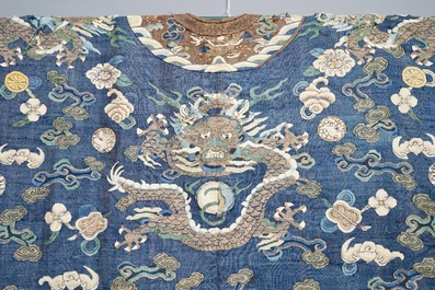19世纪 蓝色带装饰八龙五爪衣袍