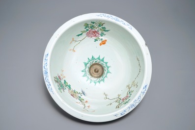 十九世纪       粉彩 瓷瓶  两件   大瓷碗
