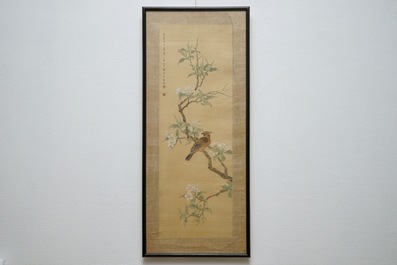 Xie Yuemei (1906-1998), Oiseau sur une branche fleurie, aquarelle sur textile