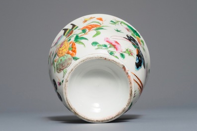 A pair of Chinese Canton famille rose covered bowls, 19th C.