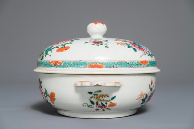 A round Chinese famille rose covered tureen with floral design, Qianlong