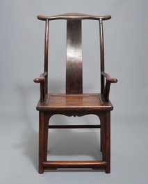 Une chaise en bois sculpt&eacute;, Chine, 19/20&egrave;me