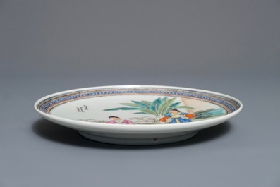 A Chinese famille rose plate with ladies in a garden, mark of Wang Yi Ping, mid. 20th C.