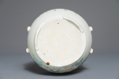 Un bol couvert en porcelaine de Chine qianjiang cai, 19/20&egrave;me