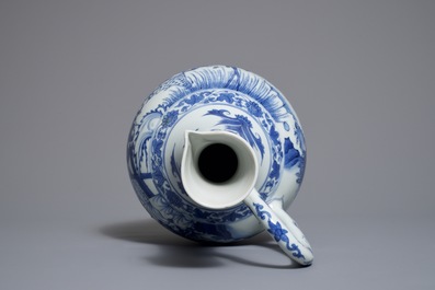 Een Chinese blauwwitte kan met figuratief decor rondom, Transitie periode