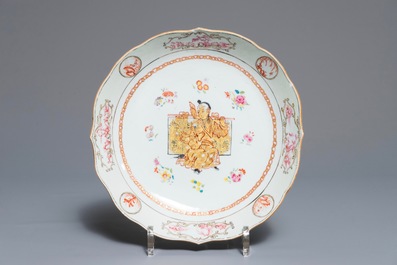 Drie Chinese famille rose borden en een ovale schotel, 18/19e eeuw