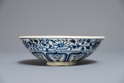 A Vietnamese blue and white bowl with floral design, poss. L&ecirc; Dynasty, 14/15th C.