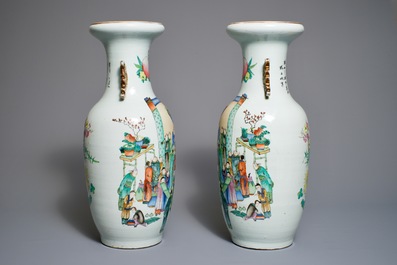 Une paire de vases en porcelaine de Chine famille rose &agrave; double d&eacute;cor, 19/20&egrave;me
