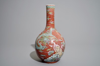 19世纪 粉彩长颈瓶