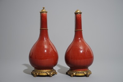19世纪 红釉长颈瓶