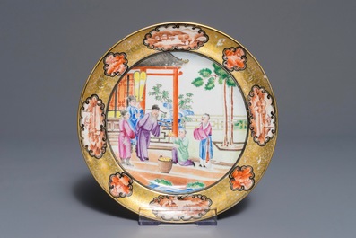 Een Chinese Imari-stijl koffiepot en een famille rose Rockefeller bord, Qianlong en Jiaqing