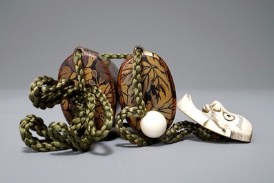 Three Japanese maki-e and red lacquer inro with ojime and netsuke, Meiji, 19/20th C.