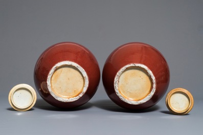 Een paar eivormige Chinese monochrome sang de boeuf dekselpotten, 19e eeuw