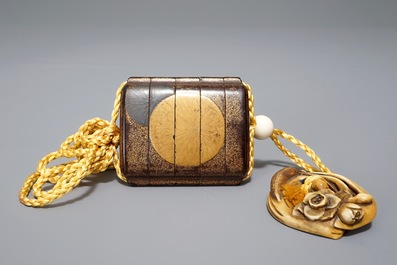 Trois inro en laque maki-e avec leurs ojime et netsuke, Japon, Meiji, 19&egrave;me