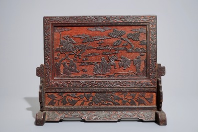 A Chinese red and black cinnabar lacquer table screen with figures, 19/20th C.