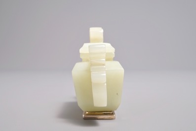 Une th&eacute;i&egrave;re 'dragon et ph&eacute;nix' en jade mont&eacute; d'argent, Chine, 19&egrave;me