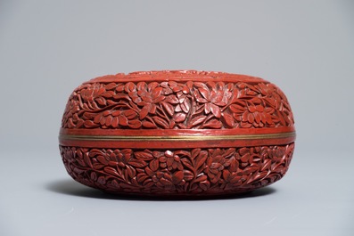 Un bol et un pot cylindrique et leurs couvercles en laque rouge, un marqu&eacute; Qianlong, Chine, 19/20&egrave;me