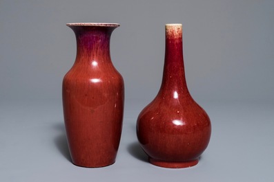 Deux vases en porcelaine de Chine sang de boeuf, 19&egrave;me
