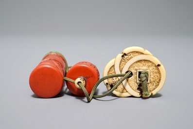 Drie Japanse maki-e en rood lakwerk inro met ojime en netsuke, Meiji, 19/20e eeuw