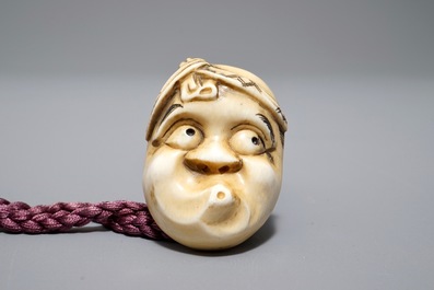 Drie Japanse maki-e lakwerk en bamboe inro met ojime en netsuke, Meiji, 19/20e eeuw