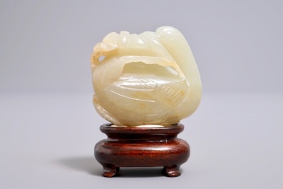 A Chinese carved jade model of a goose, 19/20th C.