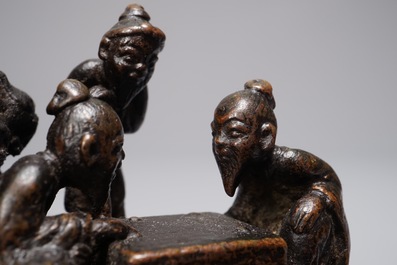 Een Chinese wierookbrander in de vorm van een berg met qi-spelers, 18/19e eeuw