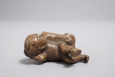 A Chinese bronze scroll or paper weight shaped as a pair of wrestling boys, 18/19th C.