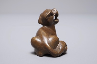 A Chinese bronze scroll or paper weight shaped as a tiger, 18/19th C.