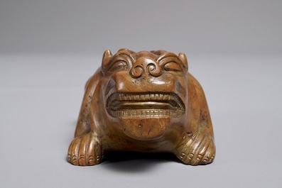 A Chinese bronze scroll or paper weight shaped as a bixie, 18/19th C.