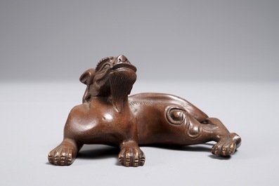 A Chinese bronze scroll or paper weight shaped as a chilong, 18/19th C.