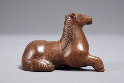 A Chinese bronze scroll or paper weight shaped as a recumbent horse, 19/20th C.