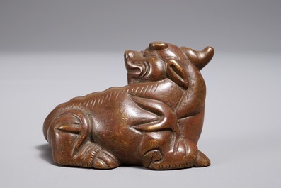 A Chinese bronze scroll or paper weight shaped as a chilong, 18/19th C.