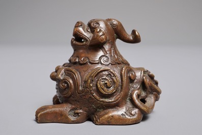 A Chinese bronze scroll or paper weight shaped as a luduan, 17/18th C.