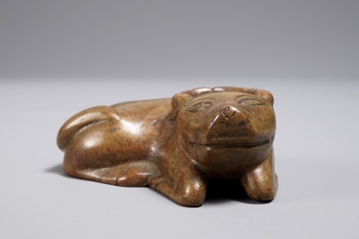 A Chinese bronze scroll or paper weight shaped as a buffalo, 18/19th C.