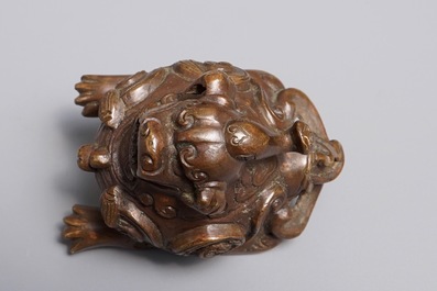 A Chinese bronze scroll or paper weight shaped as a luduan, 17/18th C.