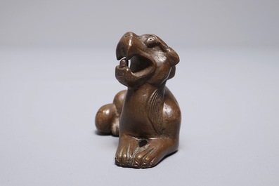 A Chinese bronze scroll or paper weight shaped as a tiger, 18/19th C.