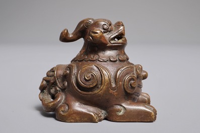 A Chinese bronze scroll or paper weight shaped as a luduan, 17/18th C.