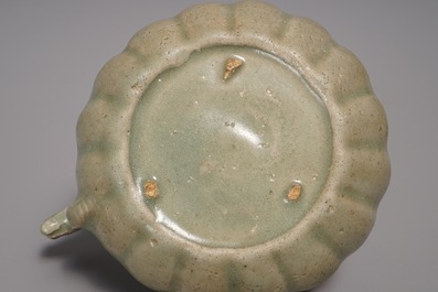 19世纪 韩国豆青釉瓷四方罐和龙纹杯