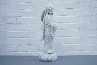 A Chinese Dehua blanc de Chine figure of Damo, Boji yuren merk, 19th C.
