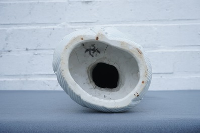 A Chinese Dehua blanc de Chine figure of Damo, Boji yuren merk, 19th C.