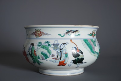 Een Chinese doucai wierookbrander met figuren in een landschap, Chenghua merk, Kangxi