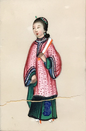 Een Chinese houten wandvitrine, een portret en twee albums met rijstpapierschilderingen, 19/20e eeuw