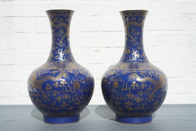 19世纪 鎏金珐琅蓝地赏瓶 一对