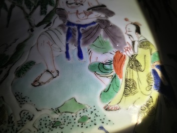 Un grand bol en porcelaine de Chine famille verte aux figures dans un paysage, Kangxi