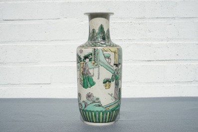 Un vase de forme rouleau en biscuit famille verte, Kangxi ou apr&egrave;s