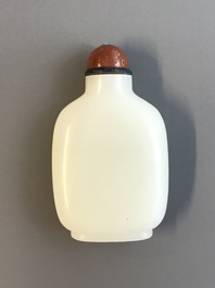 A Chinese white jade snuff bottle with goldstone stopper, 19/20th C.