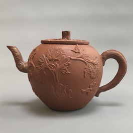 康熙 宜兴紫砂浮雕茶壶 两件