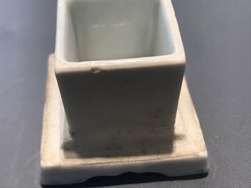 Huit objets de lettr&eacute;s en porcelaine de Chine qianjiang cai, marque de You Shi, 19/20&egrave;me