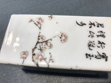 Huit objets de lettr&eacute;s en porcelaine de Chine qianjiang cai, marque de You Shi, 19/20&egrave;me